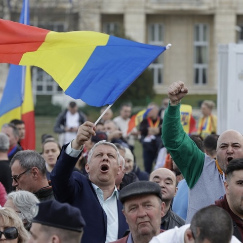 Ρουμανία: Οριστικός ο αποκλεισμός του Γκεοργκέσκου από τις προεδρικές εκλογές του Μαΐου