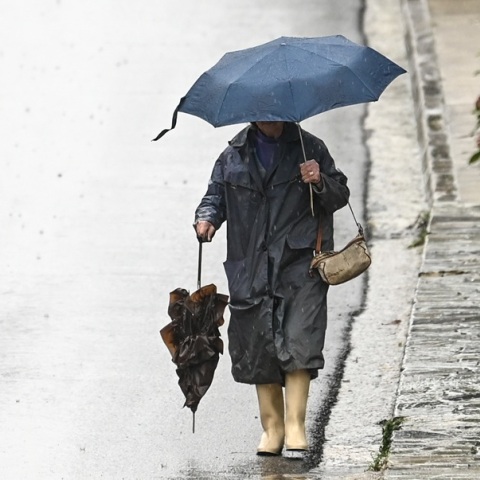 Έκτακτο δελτίο επιδείνωσης καιρού με βροχές, καταιγίδες και χιόνια