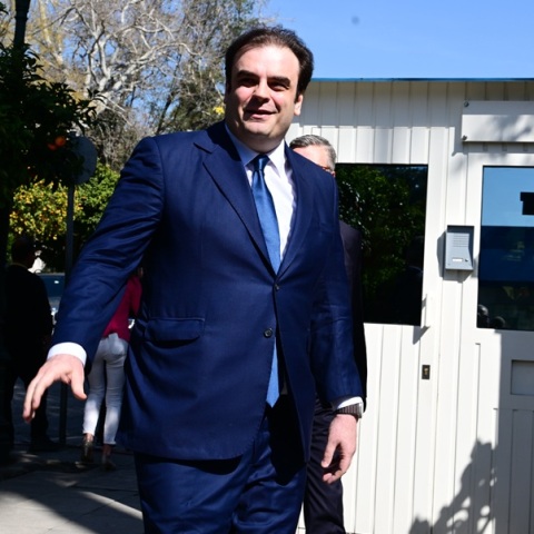 Στο υπ. Οικονομικών ο Κυρ. Πιερρακάκης: Να ενισχύσουμε κάθε σπίτι, κάθε οικογένεια, κάθε επιχείρηση