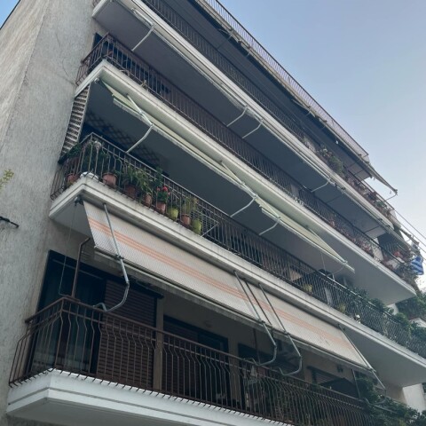 Λάρισα: Νεκρός 43χρονος μετά από πτώση από 4ο όροφο πολυκατοικίας 