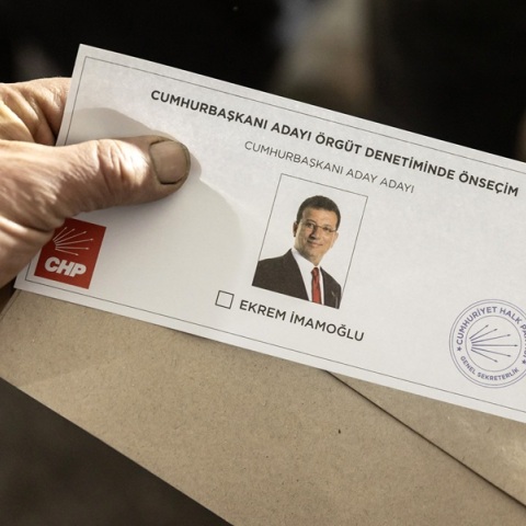 Σε μαζικές διαδηλώσεις καλεί τους πολίτες ο Ιμάμογλου -  Έφθασε στη φυλακή Μαρμαρά