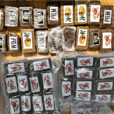 Γλυφάδα: Συμμορία έκρυβε ναρκωτικά μέσα σε κουτιά από χυμούς - Πιάστηκαν με 11 διαφορετικές ουσίες