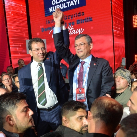 Ο Εκρέμ Ιμάμογλου με τον Οζγκιούρ Οζέλ