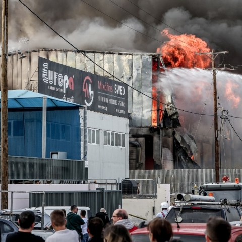 φωτια σε εργοστασιο