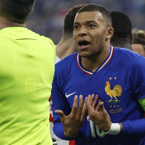 Σαν δύο σταγόνες βροχής - Ο Κίλιαν Εμπαπέ απέκτησε ομοίωμα στο Μαντάμ Τισό