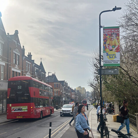 Έξω από τον σταθμό του Kensal Rise