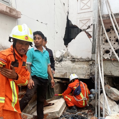 Εκατόμβη νεκρών στη Μιανμάρ - Προβλέψεις για χιλιάδες νεκρούς, εκατοντάδες αγνοούμενοι