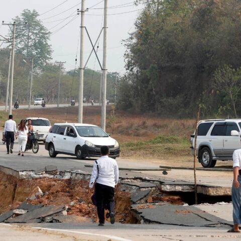 Μιανμάρ: Τεράστιες καταστροφές και σκηνές χάους από τον ισχυρό σεισμό - Βοήθεια απ' όλον τον κόσμο ζητά η στρατιωτική χούντα 