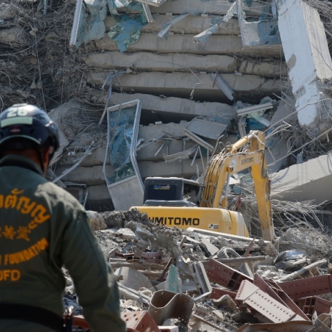 διασωστες, συντριμμια