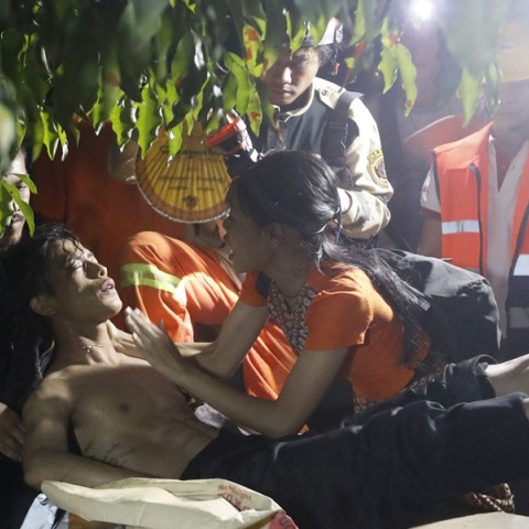 Μιανμάρ: Ο στρατός συνεχίζει τα αεροπορικά πλήγματα, ενώ η χώρα υποφέρει από τον φονικό σεισμό των 7,7 Ρίχτερ