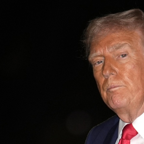 Επίθεση κατά του διεθνούς εμπορίου εξαπολύει ο Τραμπ με τους «αμοιβαίους» δασμούς