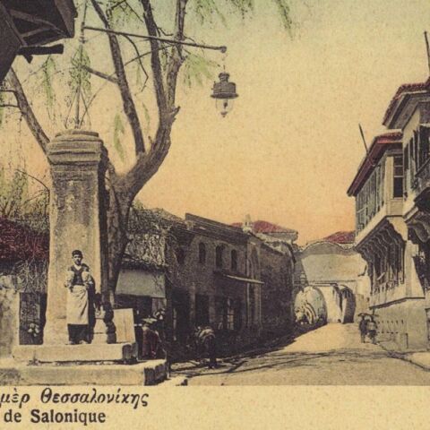 Η στήλη Yilan Mermer (Μαρμαρένιο Φίδι) ή και Στήλη των Όφεων