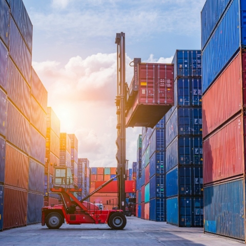 κοντεινερς, κλαρκ, λιμανι