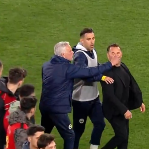 Ο Μουρίνιο αρπάζει από τη μύτη τον προπονητή της Γαλατάσαραϊ 