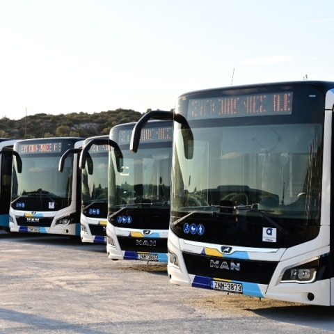 λεωοφορεια παρκαρισμενα