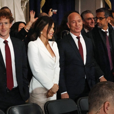 Explainer: Ποιοι δισεκατομμυριούχοι-φίλοι του Τραμπ έχουν χάσει τα περισσότερα λόγω των δασμών