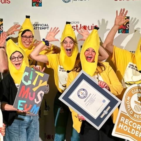 ανθρωποι με καπελα-μπαμπανες, απονομη βραβειου Γκινες