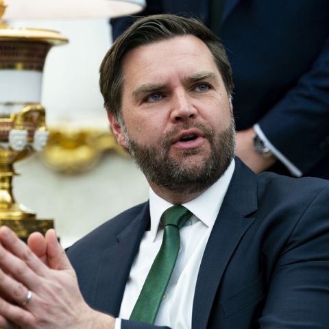 Στην αντεπίθεση η Κίνα και κατά Tζέι Ντι Βανς: Είναι άσχετος και ασεβής