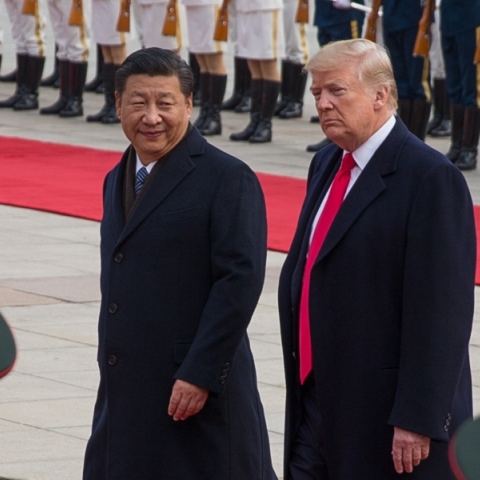 Ο πρόεδρος των ΗΠΑ Ντόναλντ Τραμπ με τον πρόεδρο της Κίνας, Σι Τζινπίνγκ στο Πεκίνο, 2021