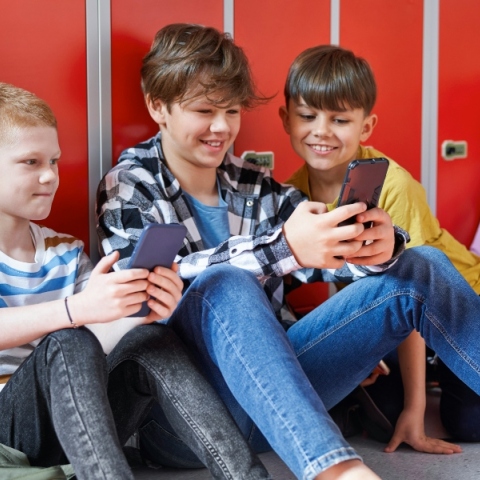 Παιδιά με κινητά
