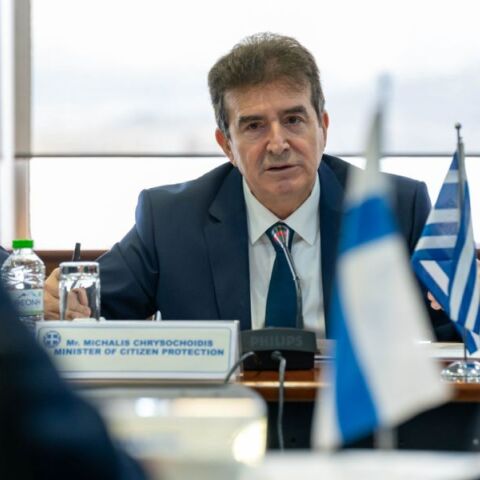 LIVE οι ανακοινώσεις Χρυσοχοϊδη για την παράνομη οπλοκατοχή