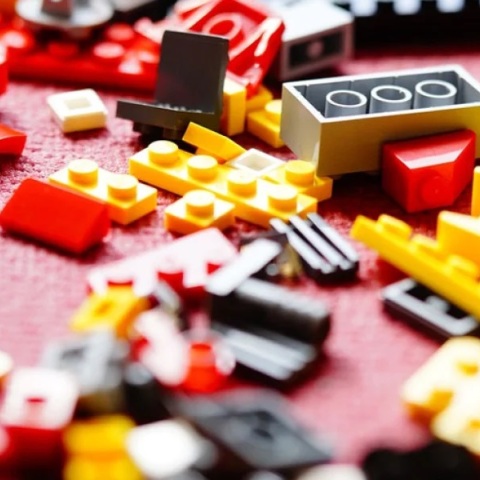 Lego: Σκοτώθηκε στις Άλπεις κάνοντας σκι ο επικεφαλής της εταιρίας