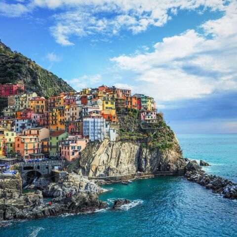 Τουρίστες: Σε ποιo προορισμό θα «τρώνε» πρόστιμο 2.000 ευρώ αν φορούν σαγιονάρες 