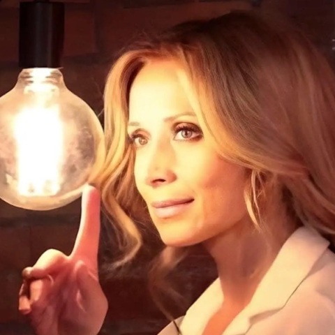 H Λάρα Φαμπιάν έρχεται τον Ιούνιο στο Christmas Theater