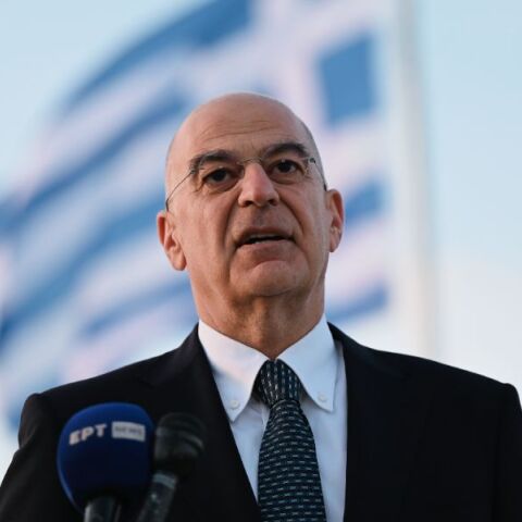 Δένδιας: Βαθιά ευγνωμοσύνη στις γυναίκες και τους άντρες των Ενόπλων Δυνάμεων που κάνουν Ανάσταση με το όπλο στο χέρι