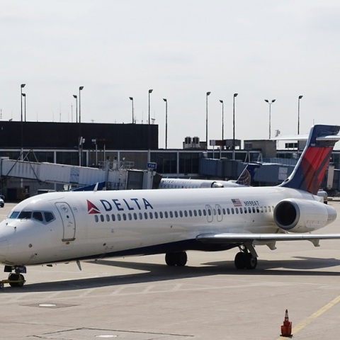 Αεροσκάφος με 282 επιβάτες εκκενώθηκε στο Ορλάντο λόγω πυρκαγιάς στον κινητήρα