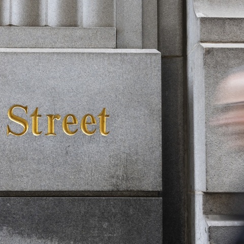 Με μεγάλη πτώση άνοιξε η Γουόλ Στριτ