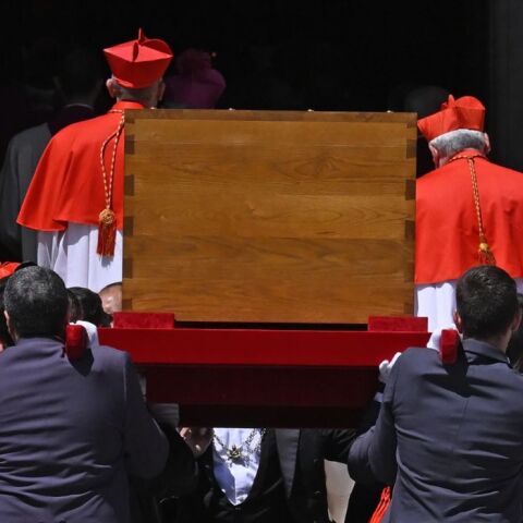 Πάπας Φραγκίσκος: Τι συμβαίνει μετά την άφιξη του φέρετρου του στη Βασιλική της Σάντα Μαρία Ματζόρε;