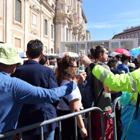 Πάπας Φραγκίσκος: Δύο ώρες αναμονή για την είσοδο των πιστών στην Βασιλική Σάντα Μαρία Ματζόρε
