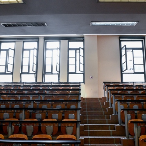 Επίθεση στη Νομική: Σαρώνει η ΕΛΑΣ το χώρο για αποτυπώματα και γενετικό υλικό