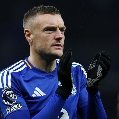 Premier League: Επικός Τζέιμι Βάρντι πήρε την σφυρίχτρα του διαιτητή και σταμάτησε τον αγώνα