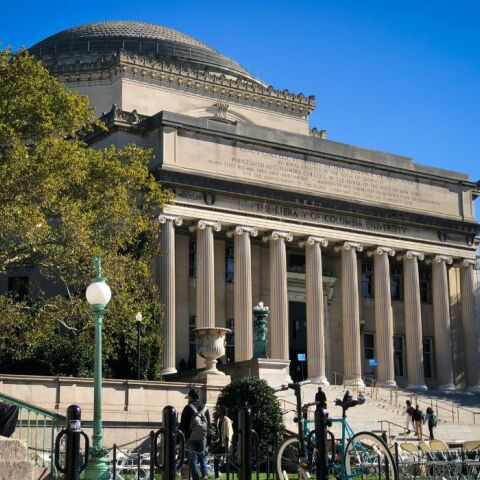 Τραμπ: Απολύσεις δεκάδων ερευνητών στο Κολούμπια λόγω περικοπών 