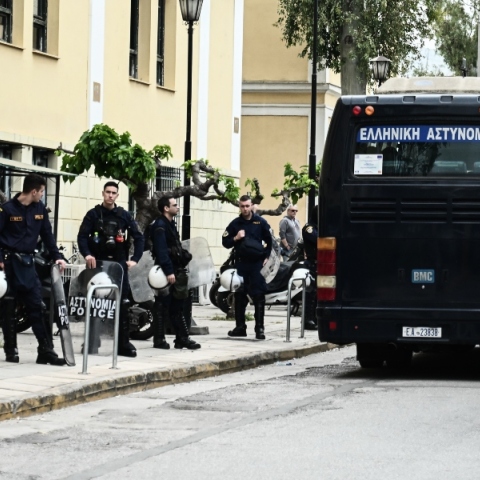 αστυνομια, δικαστηρια