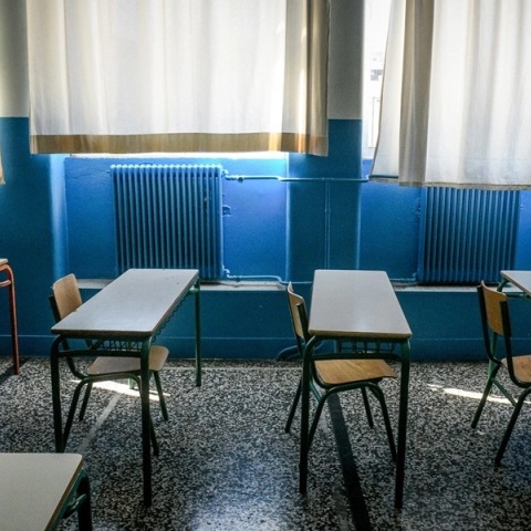 σχολικη αιθουσα, θρανια, καρεκλες