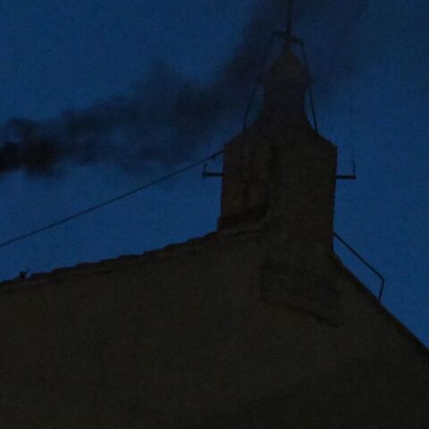 Ο καπνός της Καπέλα Σιξτίνα: ένα μάθημα χημείας από το Βατικανό