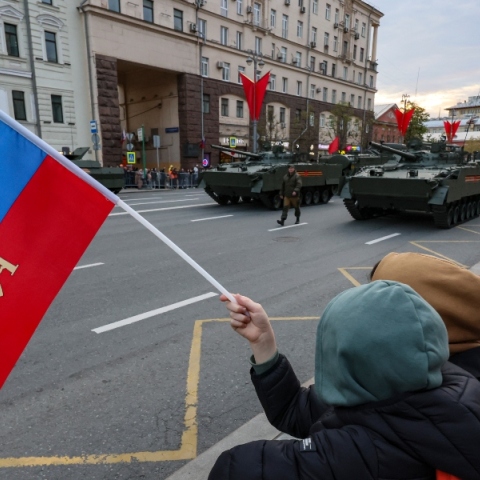 στρατιωτικη παρελαση, σημαιες, κοσμος, τανκς