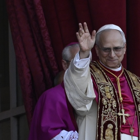 Πάπας Λέων: Ειρήνη σε όλους, το κακό δεν θα υπερισχύσει