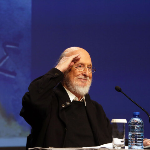 Από την παρουσίαση της αυτοβιογραφίας του «Γιατί τα χρόνια τρέχουν χύμα», εκδόσεις Πατάκη, στο Μέγαρο Μουσικής Αθηνών, Ιανουάριος 2025