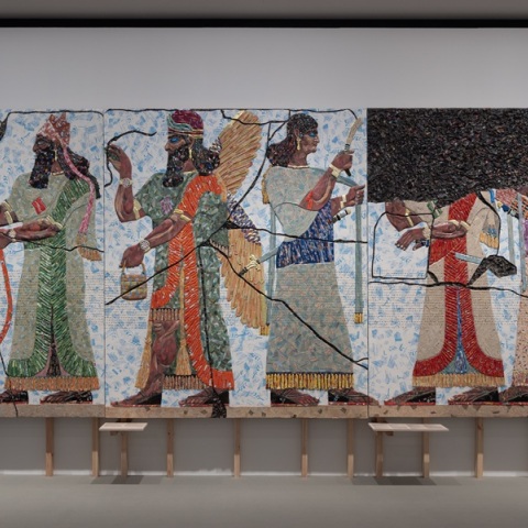 13 αρχαιότητες συνομιλούν με έργα σύγχρονης τέχνης του καλλιτέχνη Μίχαελ Ράκοβιτς στο Μουσείο της Ακρόπολης