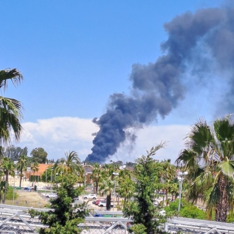 Πυρκαγιά σε αποθήκη χημικών, καπνοι