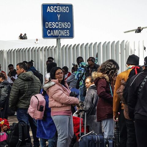 Οι ΗΠΑ επέστρεψαν στη Βενεζουέλα ένα κοριτσάκι 2 ετών που έμεινε μόνο του μετά την απέλαση των γονιών του