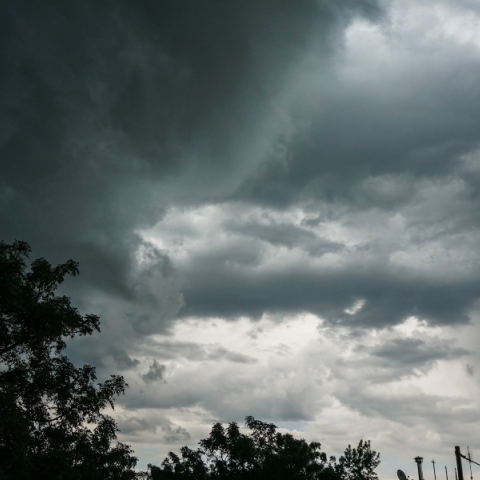 συννεφα, ουρανος, δεντρα