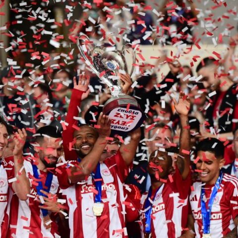 Στον ουρανό του ΟΑΚΑ το Κύπελλο Ελλάδας - Σφράγισε το θρυλικό νταμπλ ο Ολυμπιακός