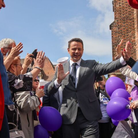 Πολωνία: Προβάδισμα του κεντρώου υποψηφίου στις προεδρικές εκλογές