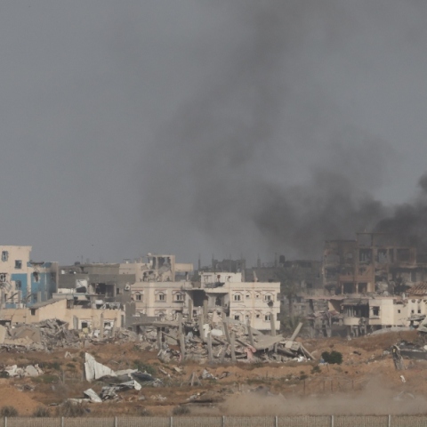 εκρηξη, καπνοι, σπιτια, βουνα