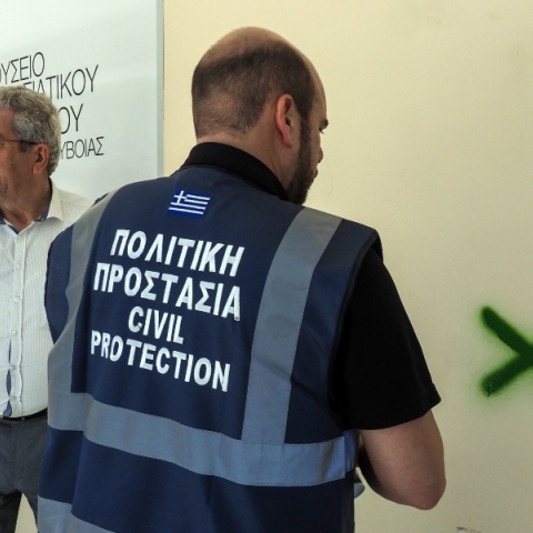 Κλιμάκιο της Πολίτικης Προστασίας διενεργεί αυτοψία σε σπίτια της Εύβοιας